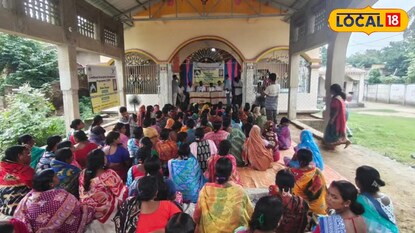 শোলা শিল্পের মাধ্যমে মহিলাদের স্বনির্ভর করার প্রয়াস শোলা শিল্পের মাধ্যমে মহিলাদের স্বনির্ভর করার প্রয়াস