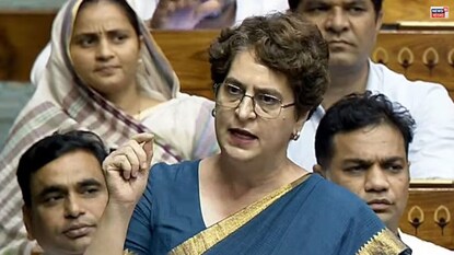 প্রিয়াঙ্কাকে ঘিরে বিতর্ক (File image/ANI) প্রিয়াঙ্কাকে ঘিরে বিতর্ক (File image/ANI)