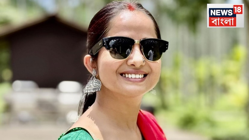 ৬ই জানুয়ারি, তাঁর এবং রহমানের দু’জনেরই জন্মদিন৷ এই দিনেই ঘটে একটি চমৎকার ঘটনা৷ রহমানের দলের কাছ থেকে ইনস্টাগ্রামে একটি বার্তা পান দীপালি। রহমান, তাঁর সঙ্গে গানের রেকর্ড করতে চেয়েছিলেন। শুনে যেন বিশ্বাস করতে পারছিলেন না তিনি৷ শীঘ্রই, তিনি রহমানের স্টুডিওতে রেকর্ডিং করার জন্য চেন্নাই পৌঁছে যান। তারপর যা ঘটে, তা ইতিহাস৷ ৬ই জানুয়ারি, তাঁর এবং রহমানের দু’জনেরই জন্মদিন৷ এই দিনেই ঘটে একটি চমৎকার ঘটনা৷ রহমানের দলের কাছ থেকে ইনস্টাগ্রামে একটি বার্তা পান দীপালি। রহমান, তাঁর সঙ্গে গানের রেকর্ড করতে চেয়েছিলেন। শুনে যেন বিশ্বাস করতে পারছিলেন না তিনি৷ শীঘ্রই, তিনি রহমানের স্টুডিওতে রেকর্ডিং করার জন্য চেন্নাই পৌঁছে যান। তারপর যা ঘটে, তা ইতিহাস৷
