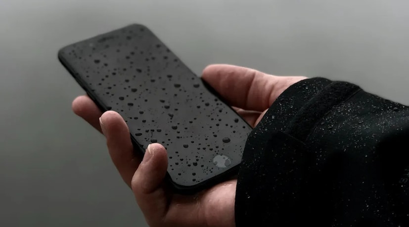Wet iPhone Charging Tips: iPhone-এ জল ঢুকেছে? চার্জে দেওয়ার আগে কতক্ষণ অপেক্ষা করবেন? এই নিয়ম না জানলে হতে পারে হাজার হাজার টাকার ক্ষতি! Wet iPhone Charging Tips: iPhone-এ জল ঢুকেছে? চার্জে দেওয়ার আগে কতক্ষণ অপেক্ষা করবেন? এই নিয়ম না জানলে হতে পারে হাজার হাজার টাকার ক্ষতি!