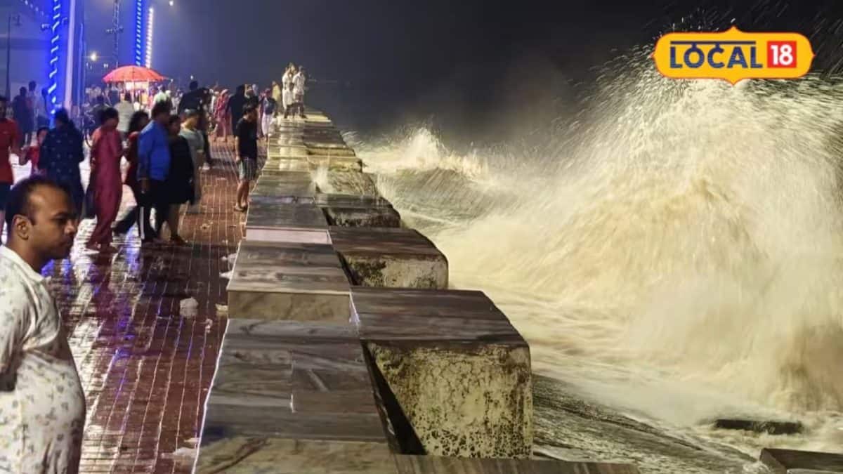 নিয়ন আলোয় মায়াময় দিঘার উত্তাল রাত