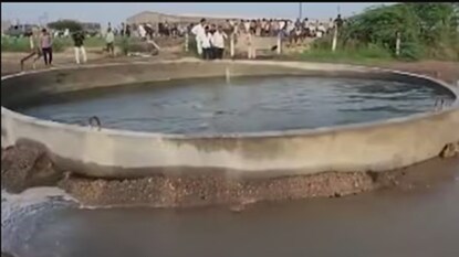 Gujarat Mystery Well: কুয়োর জলে প্রবল দুলুনি, উঠছে ঢেউ! গুজরাতের গ্রামে কী কাণ্ড, ব্যাখ্যা দিলেন বিশেষজ্ঞরা