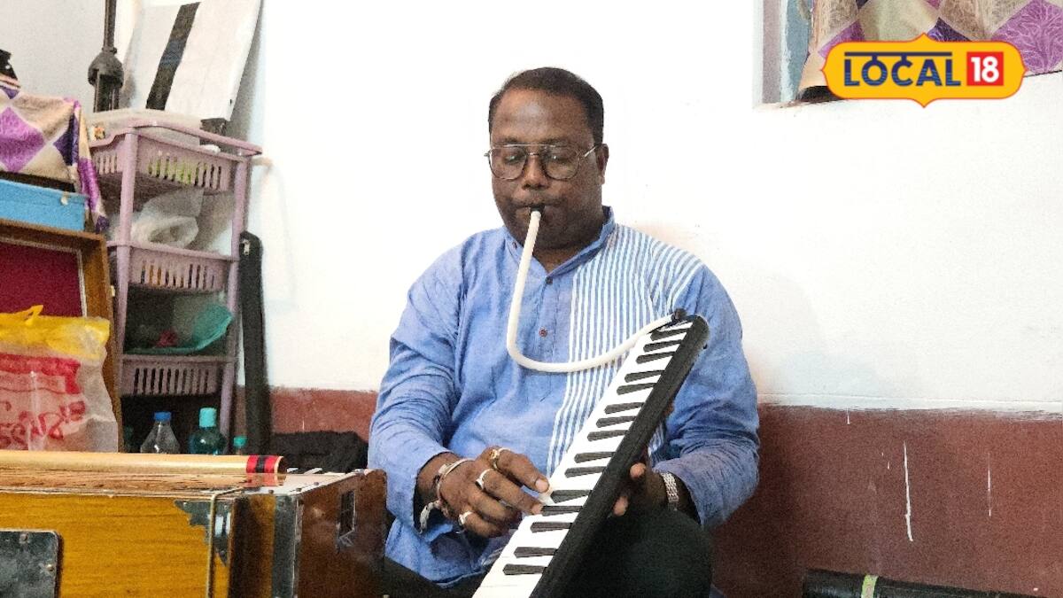 দেশি-বিদেশি বাদ্যযন্ত্রে অদ্ভুত সুরের মূর্ছনা! দাঁতনের গোলা বাজারের যুবকের প্রতিভায় মুগ্ধ সকলেই