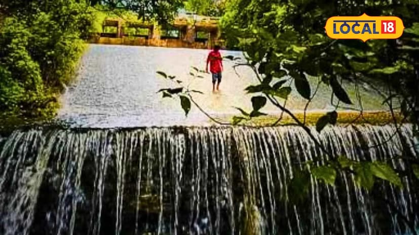 Shantiniketan Weekend Tour: বর্ষায় রাঙা মাটির পথে ভিজতে চান ঝরনার জলে? চলে আসুন শান্তিনিকেতনে সোনাঝুরির পাশে ঠিক এই খানে… Shantiniketan Weekend Tour: বর্ষায় রাঙা মাটির পথে ভিজতে চান ঝরনার জলে? চলে আসুন শান্তিনিকেতনে সোনাঝুরির পাশে ঠিক এই খানে…