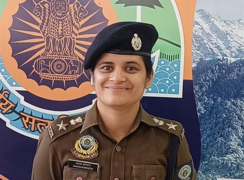 Success Story: মায়ের অপমানই বদলে দিল জীবন! বাস কন্ডাক্টরের মেয়ে শালিনী, প্রথম চেষ্টায় UPSC-তে ২৮৫ RANK, এখন ডিআইজি Success Story: মায়ের অপমানই বদলে দিল জীবন! বাস কন্ডাক্টরের মেয়ে শালিনী, প্রথম চেষ্টায় UPSC-তে ২৮৫ RANK, এখন ডিআইজি