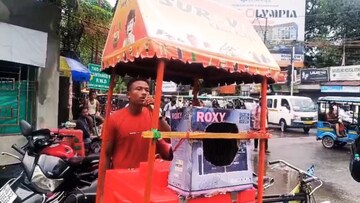 Viral Video: আইসক্রিমের গাড়িই মঞ্চ, সংসারের দায় সামলেও রাস্তায় ঘুরে ঘুরে যা করছেন শিলিগুড়ির কৃষ্ণ, ভিডিও ভাইরাল
