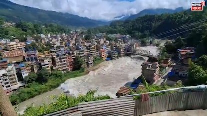 ভয়াবহ বন্যায় বিপর্যস্ত নেপাল ভয়াবহ বন্যায় বিপর্যস্ত নেপাল