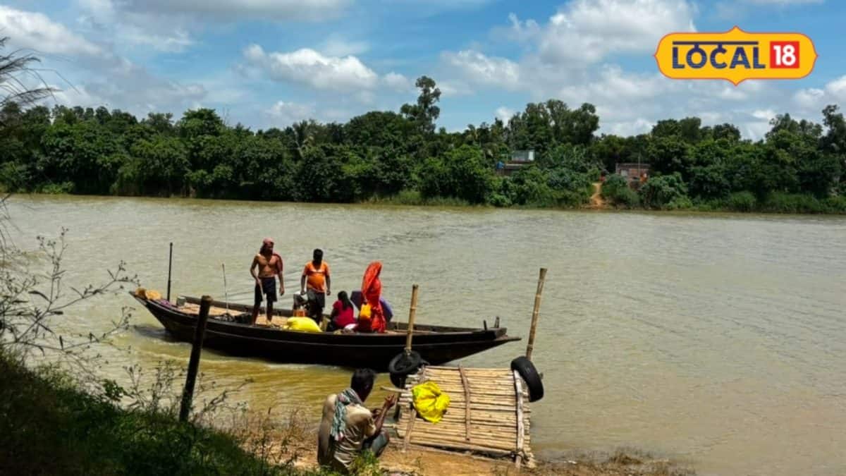 অজয়ের গ্রাসে বিলুপ্তির পথে বেগুনকোলা গ্রাম