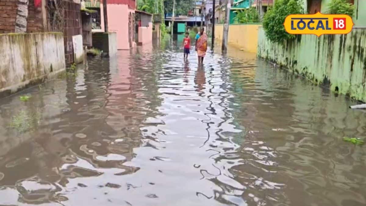 দক্ষিণ ২৪ পরগনায় রেকর্ড বৃষ্টি, জলমগ্ন বিস্তীর্ণ এলাকা