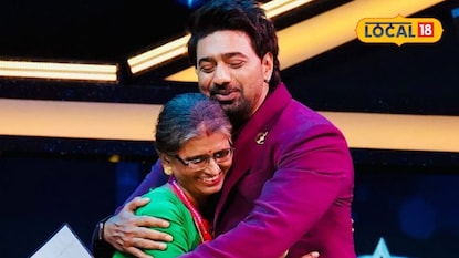 'দাদাগিরি'র মঞ্চে 'ফ্লোরেন্স নাইটিঙ্গেল' জয়ী গীতা কর্মকারকে শ্রদ্ধা ও সস্নেহে জড়িয়ে ধরছেন অভিনেতা দেব (ছবিঃ 'দাদাগিরি'র মঞ্চ) 'দাদাগিরি'র মঞ্চে 'ফ্লোরেন্স নাইটিঙ্গেল' জয়ী গীতা কর্মকারকে শ্রদ্ধা ও সস্নেহে জড়িয়ে ধরছেন অভিনেতা দেব (ছবিঃ 'দাদাগিরি'র মঞ্চ)