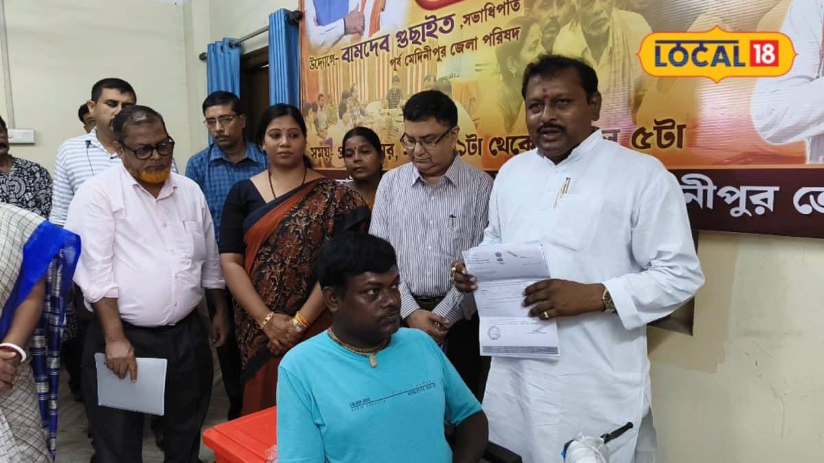 প্রতিবন্ধকতা জয় করে চাকরি পেলেন মন্টু দাস