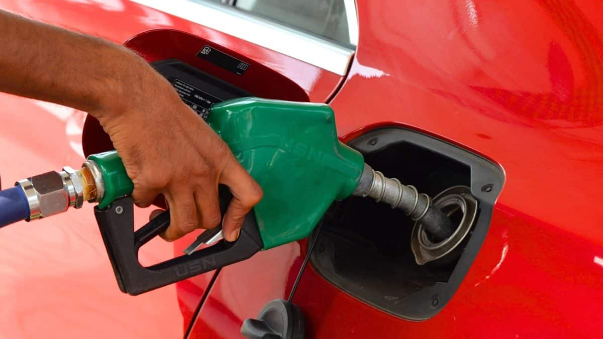Petrol Pump: পাম্প কর্মী জানালেন পেট্রোল ভরানোর সঠিক উপায়! ১১০-২২০ টাকার তেল ভরালে কিছু হয় না, শুধু এই ২ কথা মনে রাখুন