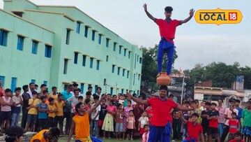 Raibenshe Folk Dance: লাঠির ছন্দে রোমাঞ্চকর কসরত, ঐতিহ্য বাঁচিয়ে দেশজুড়ে নাম কুড়োচ্ছে বাংলার গ্রামের ছেলেরা! জানলে গর্বে বুক ভরবে