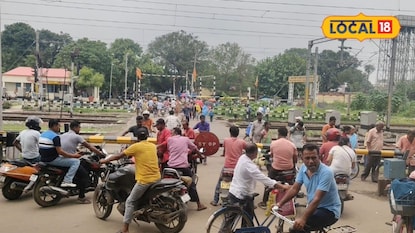 ওভারব্রিজ তৈরি হলে রেলগেটে ভোগান্তি কমবে মানুষের ওভারব্রিজ তৈরি হলে রেলগেটে ভোগান্তি কমবে মানুষের