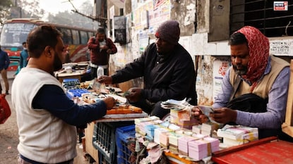 বিশ্বে খেলাপি ঋণে শীর্ষে বাংলাদেশ (IMAGE: REUTERS) বিশ্বে খেলাপি ঋণে শীর্ষে বাংলাদেশ (IMAGE: REUTERS)