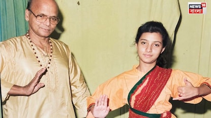 নাচের গুরুর সঙ্গে ডোনা গঙ্গোপাধ্যায় নাচের গুরুর সঙ্গে ডোনা গঙ্গোপাধ্যায়