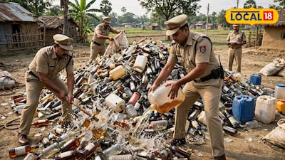 হাড়োয়া থানা এলাকায় গোপন অভিযানে বিপুল পরিমাণ অবৈধ মদের বোতল উদ্ধার ও গ্রেফতার দুই (এআই দ্বারা নির্মিত ছবি)