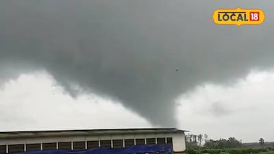 আচমকা ‘মিনি টর্নেডো’ সাঁকরাইলে