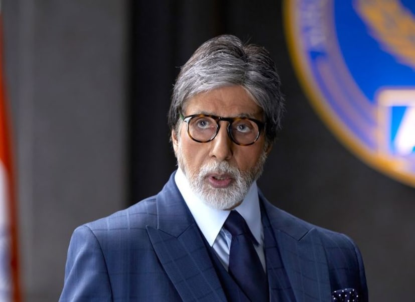 অমিতাভ বচ্চন যোগ্য জবাব দিয়েছেন৷ বিগ বি লিখেছেন যে তিনি তাঁর ব্লগে লিখেছিলেন, "অনেক রাত হয়েছে, অবসর নেওয়ার সময় হয়েছে"। তাঁর মতে, এটি কাজ থেকে অবসর নেওয়াকে বোঝায়নি, বরং গভীর রাতে ঘুমাতে যাওয়াকে বোঝায়। তিনি মজা করে লিখেছেন, "না স্যার, আমি কাজ থেকে অবসর নিচ্ছি না।" তিনি আরও স্পষ্ট করে বলেন যে ইংরেজিতে এর অর্থ হলো তিনি ঘুমাতে যাচ্ছেন। অমিতাভ বচ্চন যোগ্য জবাব দিয়েছেন৷ বিগ বি লিখেছেন যে তিনি তাঁর ব্লগে লিখেছিলেন, "অনেক রাত হয়েছে, অবসর নেওয়ার সময় হয়েছে"। তাঁর মতে, এটি কাজ থেকে অবসর নেওয়াকে বোঝায়নি, বরং গভীর রাতে ঘুমাতে যাওয়াকে বোঝায়। তিনি মজা করে লিখেছেন, "না স্যার, আমি কাজ থেকে অবসর নিচ্ছি না।" তিনি আরও স্পষ্ট করে বলেন যে ইংরেজিতে এর অর্থ হলো তিনি ঘুমাতে যাচ্ছেন।