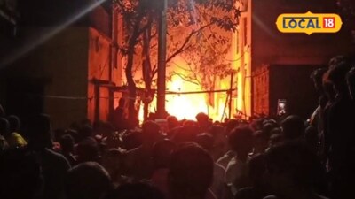 দাউদাউ করে আগুন জ্বলছে ওই ক্ষতিগ্রস্থ বাড়িতে