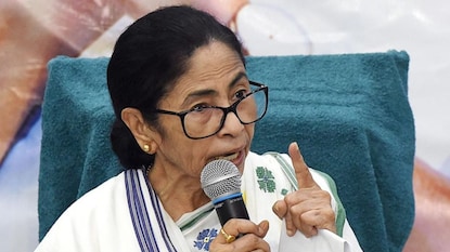গণতন্ত্র ও স্বাধীনতা নিয়ে প্রশ্ন মমতার (ফাইল ছবি) গণতন্ত্র ও স্বাধীনতা নিয়ে প্রশ্ন মমতার (ফাইল ছবি)