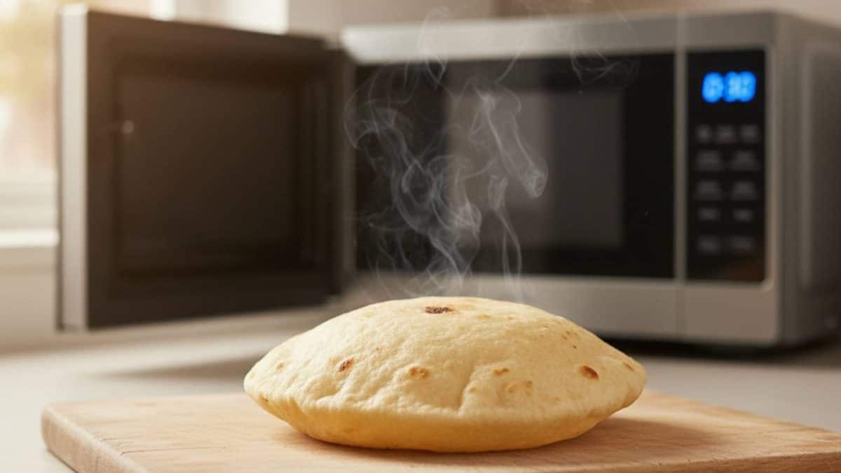 Microwave Soft Roti Tips: বাসি রুটিও হবে তুলোর মতো নরম! মাইক্রোওয়েভে গরম করুন এই সহজ ট্রিকে…মনে হবে গরমাগরম চাটু থেকে নামানো নরম তুলতুলে ফুলকা Microwave Soft Roti Tips: বাসি রুটিও হবে তুলোর মতো নরম! মাইক্রোওয়েভে গরম করুন এই সহজ ট্রিকে…মনে হবে গরমাগরম চাটু থেকে নামানো নরম তুলতুলে ফুলকা