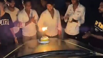 বার্থডে সেলিব্রেশনে শূন্যে গুলি