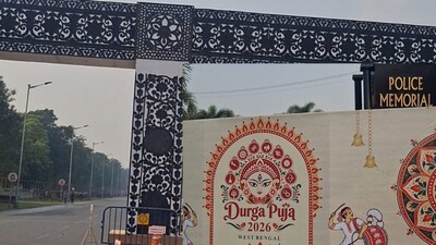 পুজোর আগে আলোয় সাজছে কলকাতা