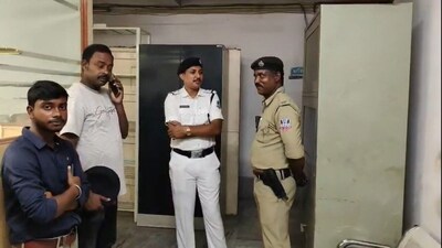 হাতে নাতে ধরা পড়লেন সাব অ্যাসিস্ট্যান্ট ইঞ্জিনিয়ার