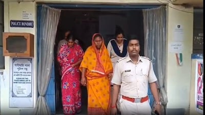 পুলিশের জালে ২