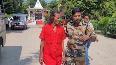 সাধুর বেশে গ্রেফতার অনুপ্রবেশকারী বাংলাদেশি! 