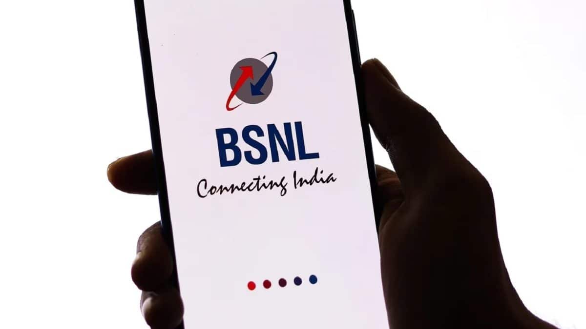 BSNL Recharge: BSNL-এর ধামাকা অফার! মাত্র ৫১ টাকায় প্রতিদিন ২জিবি হাই-স্পিড ডেটা, সঙ্গে আনলিমিটেড কলিংও BSNL Recharge: BSNL-এর ধামাকা অফার! মাত্র ৫১ টাকায় প্রতিদিন ২জিবি হাই-স্পিড ডেটা, সঙ্গে আনলিমিটেড কলিংও
