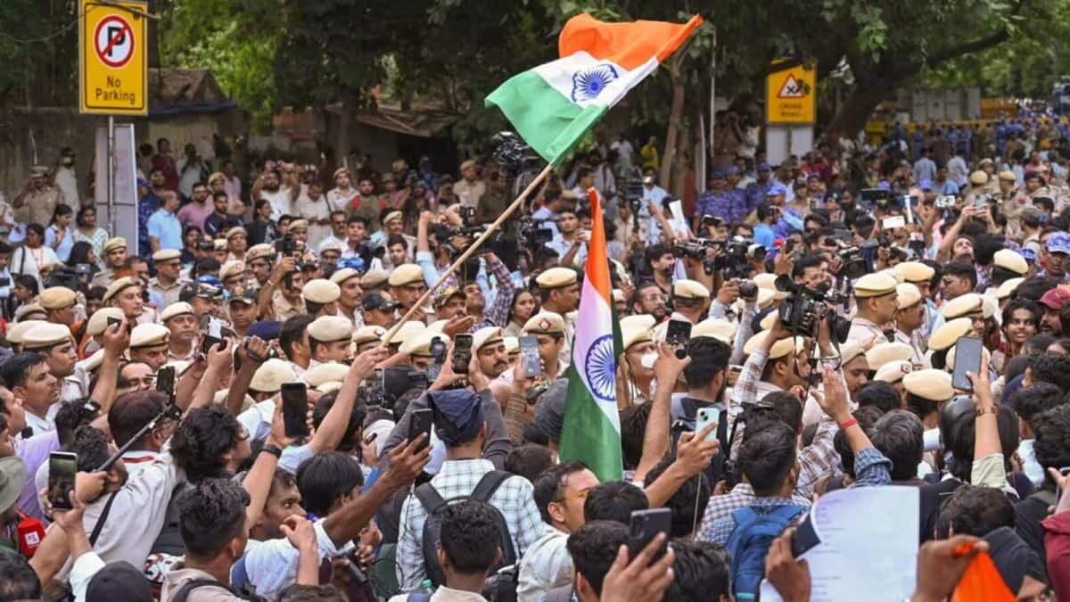 ‘আগামিকাল আরও শক্তিশালী হয়ে ফিরব’: দিল্লি পুলিশ শতাধিক বিক্ষোভকারীকে আটক করায় আন্দোলনকে ‘আংশিক জয়’ বলে আখ্যা CJP-র