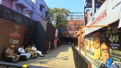 অষ্টমীর সকালে চোরবাগানের মণ্ডপ৷