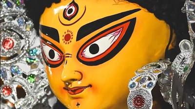 দুর্গাপুজোয় কলকাতার কোন মণ্ডপগুলি অবশ্যই দেখবেন?