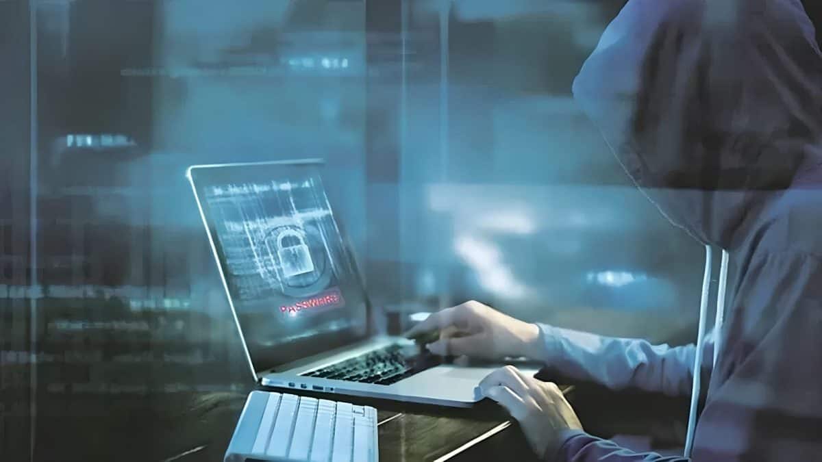 Cyber Fraud : ১ টাকার পুরনো নোটের দাম ৪৫ লক্ষ টাকা! লোভের বশে বড় ভুল করলেন এক ব্যক্তি, তার পর যা হল…