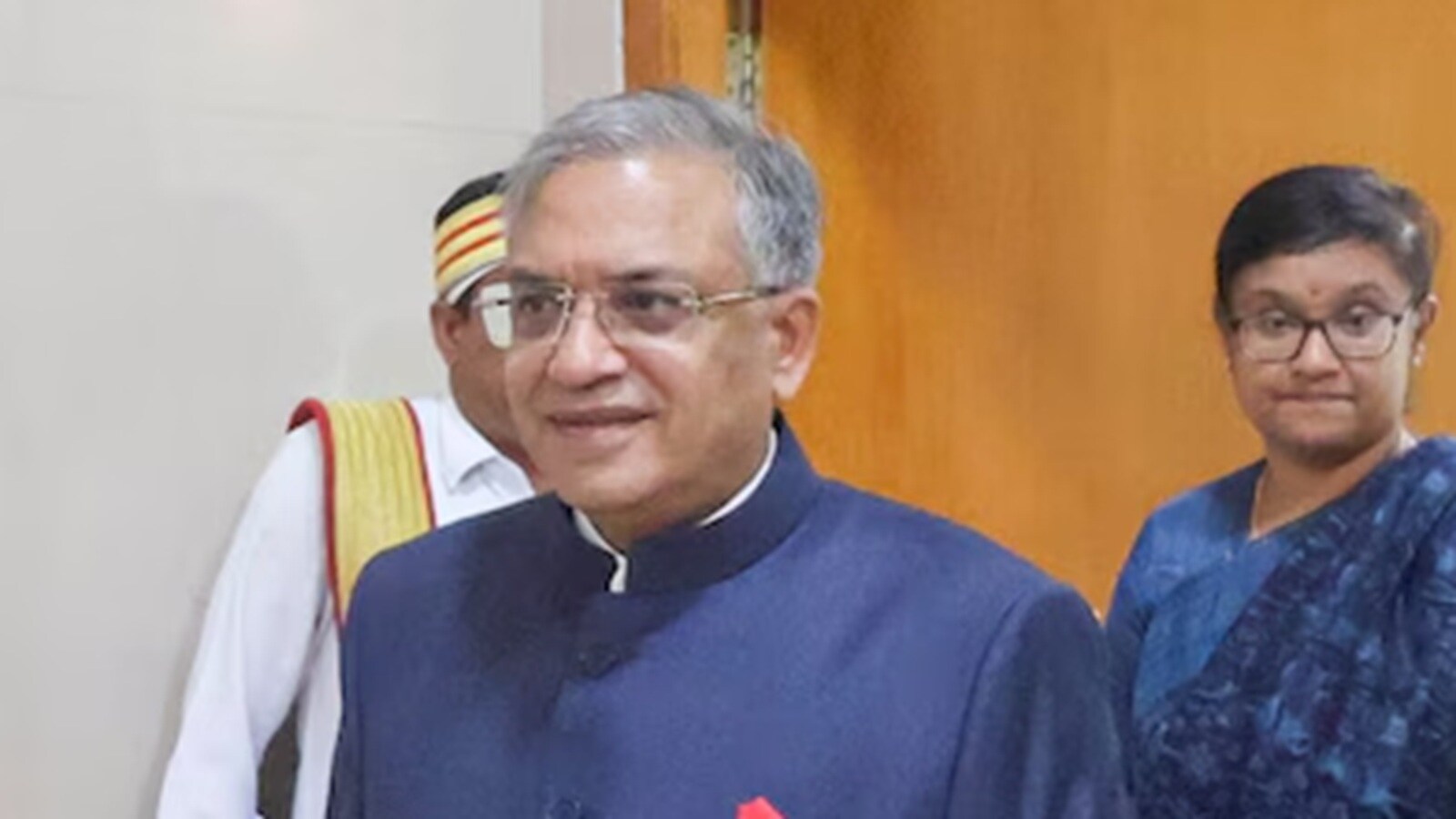 জ্ঞানেশ কুমারের শিক্ষাগত যোগ্যতা: উত্তরপ্রদেশ বোর্ডের মেধাতালিকার শীর্ষস্থান থেকে মুখ্য নির্বাচন কমিশনার: IIT ও হার্ভার্ডে পড়াশোনা করে CEC পদে তাঁর শিক্ষাগত ও পেশাগত যাত্রাপথ