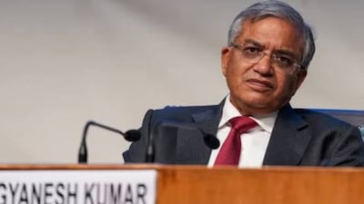 ভারতের নির্বাচন কমিশনের কার্যপ্রণালী নিয়ে পর্যালোচনার মধ্যে জ্ঞানেশ কুমারের শিক্ষাগত যোগ্যতা, বিশেষ করে ইন্ডিয়ান ইনস্টিটিউট অফ টেকনোলজি (IIT) কানপুর থেকে তাঁর ইঞ্জিনিয়ারিং ডিগ্রি, বিশেষভাবে নজর কেড়েছে। ভারতীয় প্রশাসনিক পরিষেবা (IAS) এবং কেন্দ্রীয় সরকারের উচ্চপদস্থ বিভিন্ন পদে দীর্ঘ কেরিয়ারের পর ২০২৫ সালের ১৯ ফেব্রুয়ারি দেশের ২৬তম মুখ্য নির্বাচন কমিশনার হিসেবে দায়িত্ব গ্রহণ করেন কুমার। (File Photo/PTI)