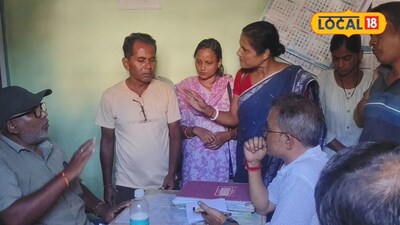 জলপাইগুড়ির স্কুলে বিক্ষোভ৷ 