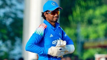 দীর্ঘ লড়াইয়ের ফসল! স্বপ্ন ধোনির মতো হওয়ার, কে এই ভারতীয় দলের তরুণ তারকা কুমার কুশাগ্র?
