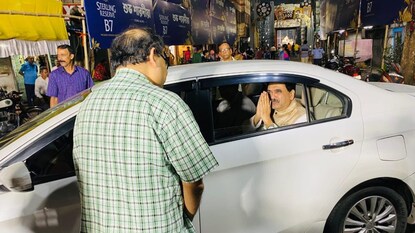 বিসর্জনের শোভাযাত্রায় আটকে পড়া অভিজিৎ গঙ্গোপাধ্যায়কে পথ করে দিলেন কুণাল