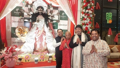 কলকাতায় চকোলেট দুর্গার উদ্বোধনে মিঠুন চক্রবর্তী