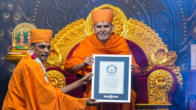 গিনিস রেকর্ডে প্রমুখ স্বামী মহারাজের জীবনকথা
