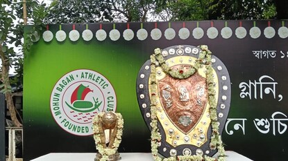 বাংলার ফুটবলের বিকাশে রাজ্য সরকারের বড় ‘হেল্প’-যুবভারতীতে খেলতে একটা টাকাও দিতে হবে না মোহনবাগান, ইস্টবেঙ্গলকে
