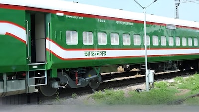 উত্তরপ্রদেশের উপর দিয়ে ছুটছে বাংলাদেশের ট্রেন।