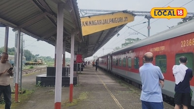 ইন্টারসিটি এক্সপ্রেসের ইঞ্জিন বিকল হওয়ার জেরে লাইনে দাঁড়িয়ে দূরপাল্লার ট্রেন