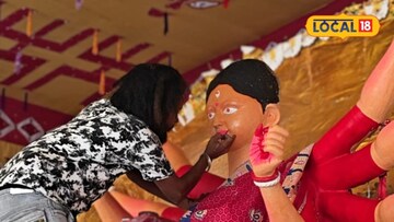 তপ্ত কাঞ্চনবর্ণের দেবী দুর্গা, সঙ্গে বাহন বাঘ, মহালয়ায় মায়ের চক্ষুদান, ৫১৭ বছরের বৈকুণ্ঠপুর রাজবাড়ির দুর্গাপুজোর ঐতিহ্য