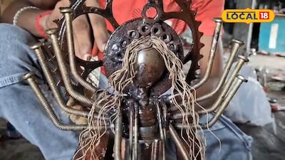 ফেলে দেওয়া লোহার নানা সামগ্রী দিয়ে তৈরি দুর্গা প্রতিমা