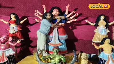 আমেরিকান ডায়মন্ড দিয়ে করা হয়েছে দুর্গা প্রতিমা