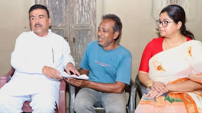 চোরবাগানে স্ত্রী-পুত্রহারা সঞ্জয় বেজের বাড়িতে মুখ্যমন্ত্রী শুভেন্দু অধিকারী
